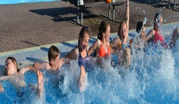 Unser-Schwimmbad-im-Sportcamp-Hinsbeck